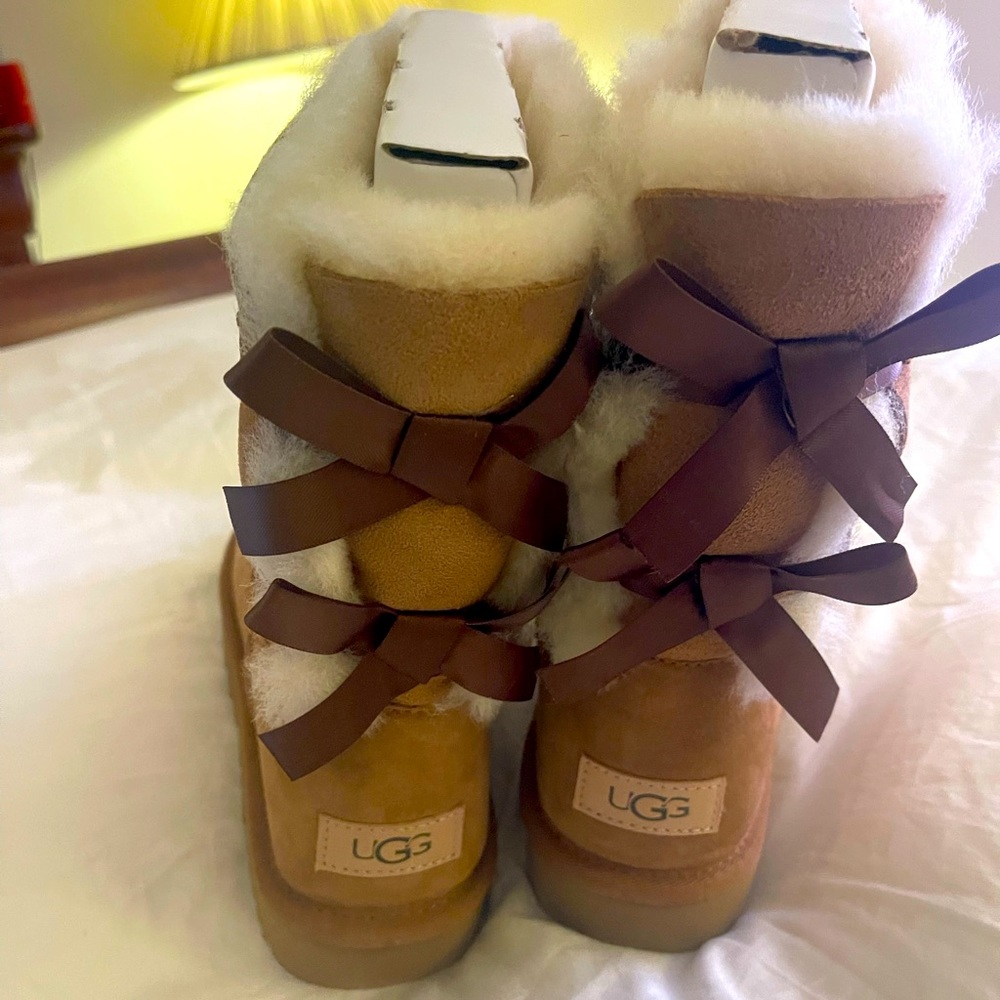 BNIB UGG BAILEY BOW II CHESTNUT BOOTS